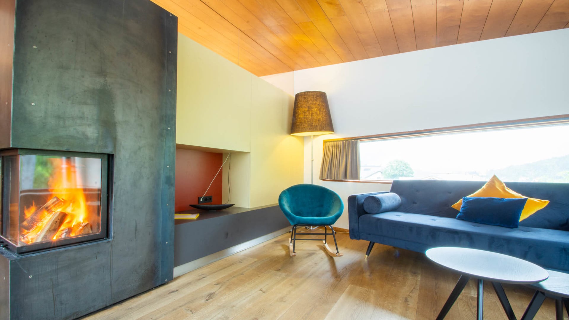 Moderne Hotelzimmer mit Balkon